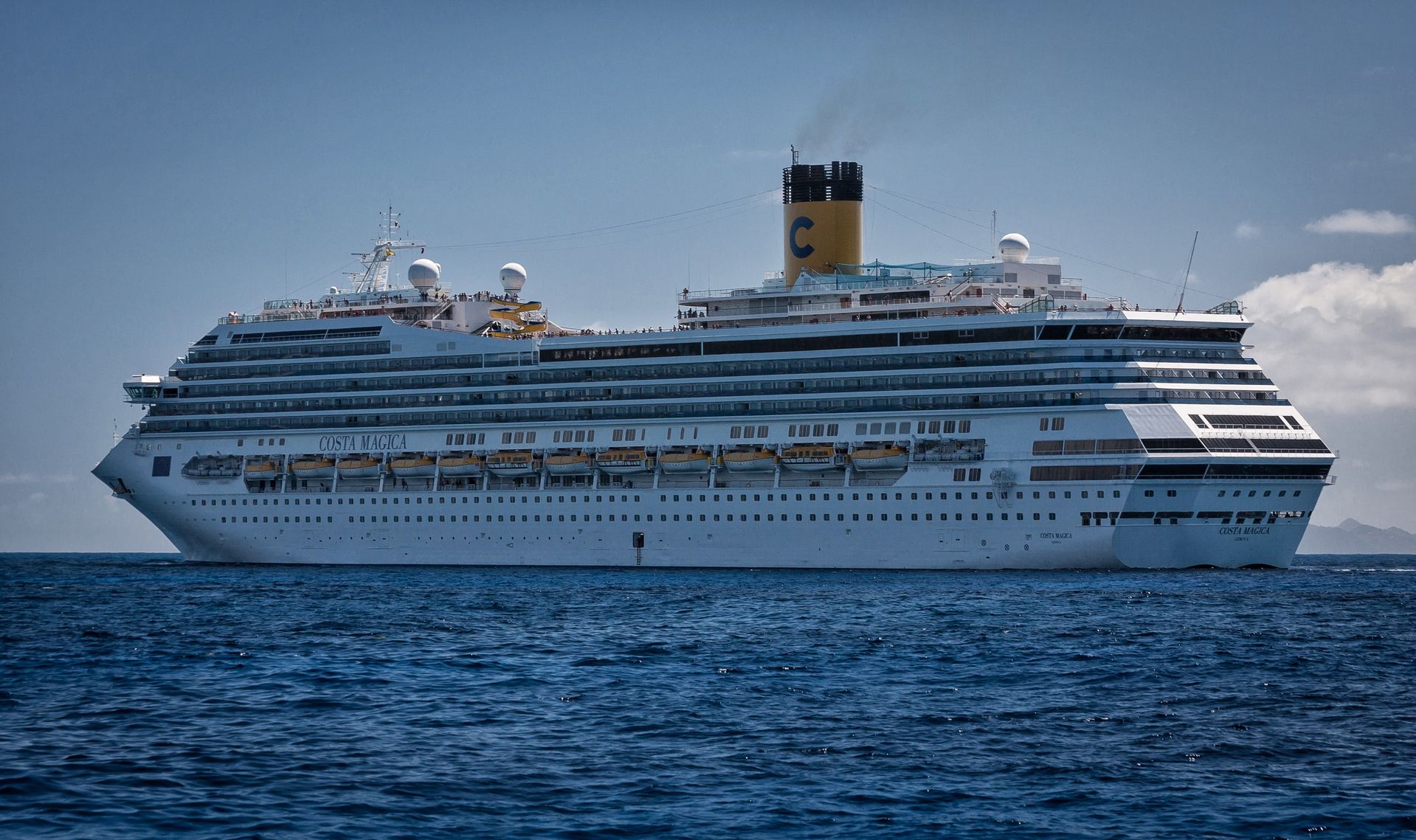 Cruise-Ship
